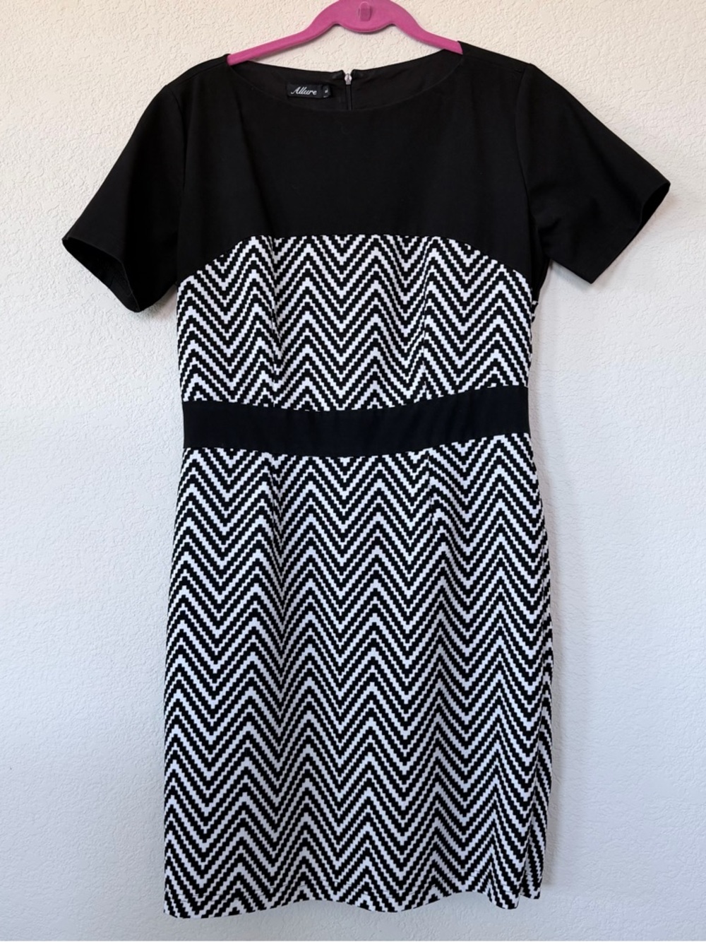 Allure Women’s Black & White Chevron Knee-length Dress Sz L